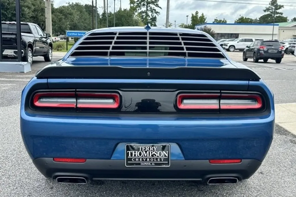 2023 Dodge Challenger R/T photo 1