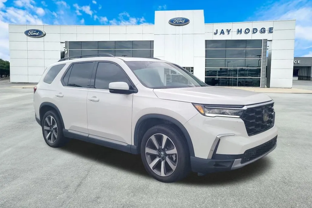 2024 Honda Pilot Touring photo 1