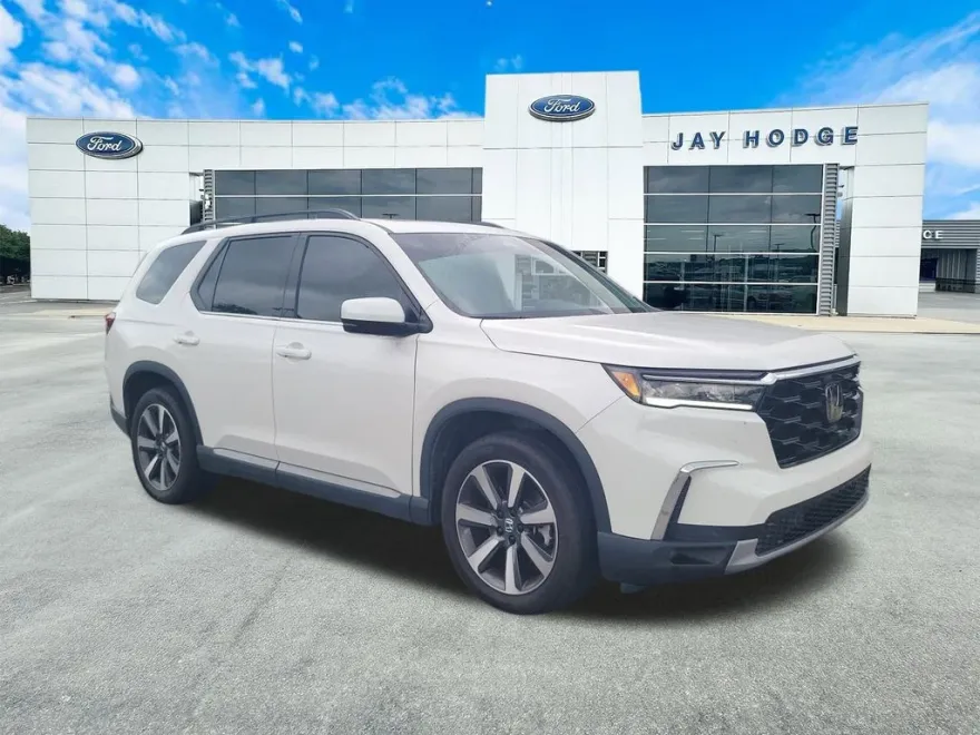 2024 Honda Pilot Touring photo 1