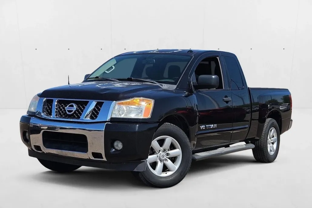 2014 Nissan Titan SV photo 1