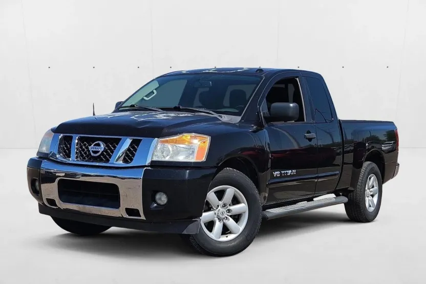 2014 Nissan Titan SV photo 1