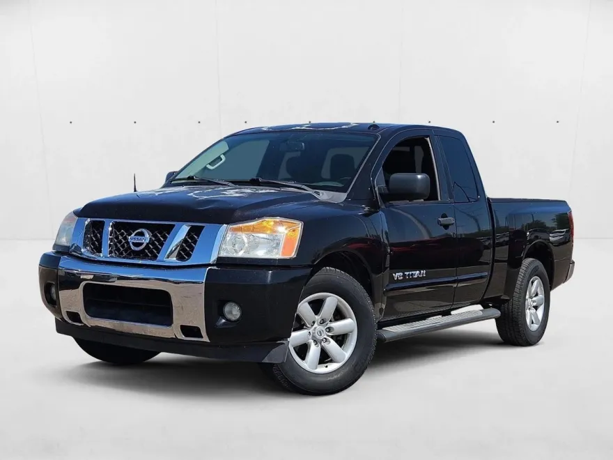 2014 Nissan Titan SV photo 1