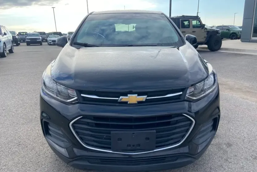 2020 Chevrolet Trax LS photo 1