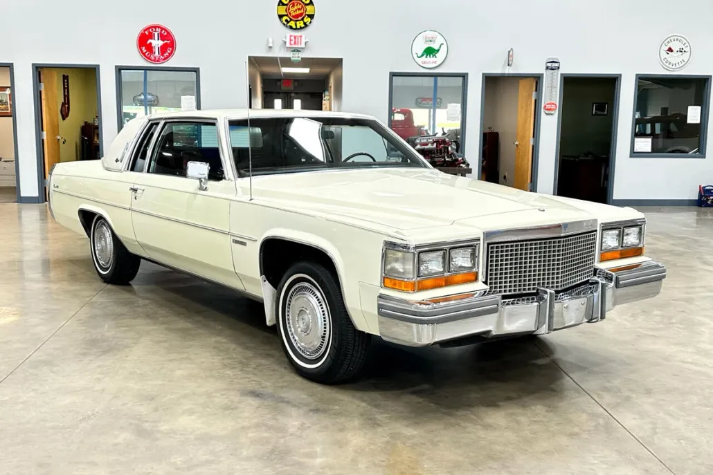 1981 Cadillac DeVille photo 1