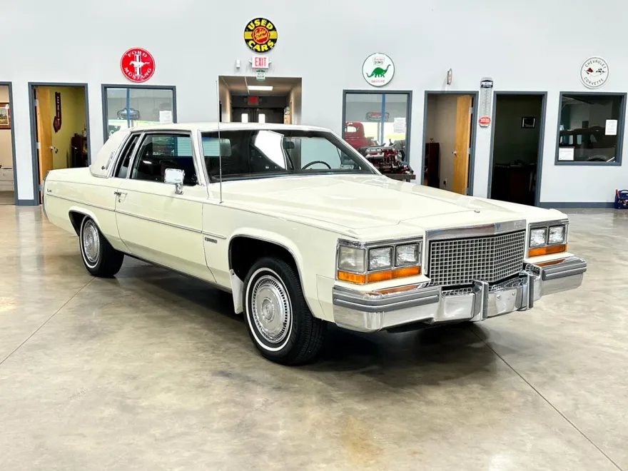 1981 Cadillac DeVille photo 1