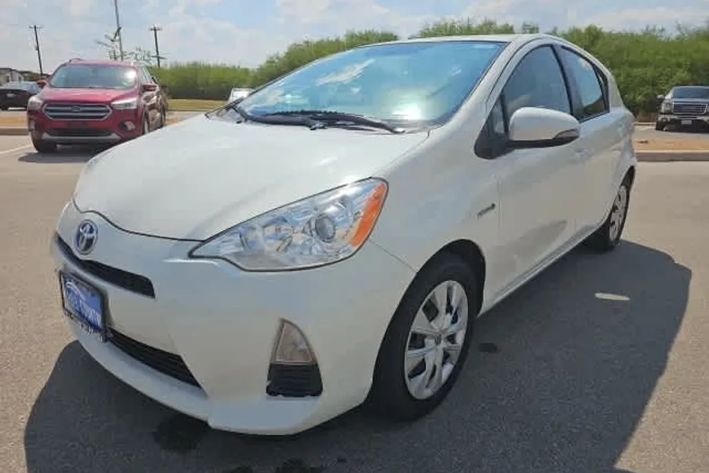 2014 Toyota Prius C One photo 1