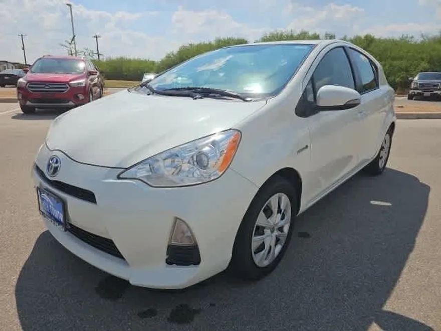 2014 Toyota Prius C One photo 1