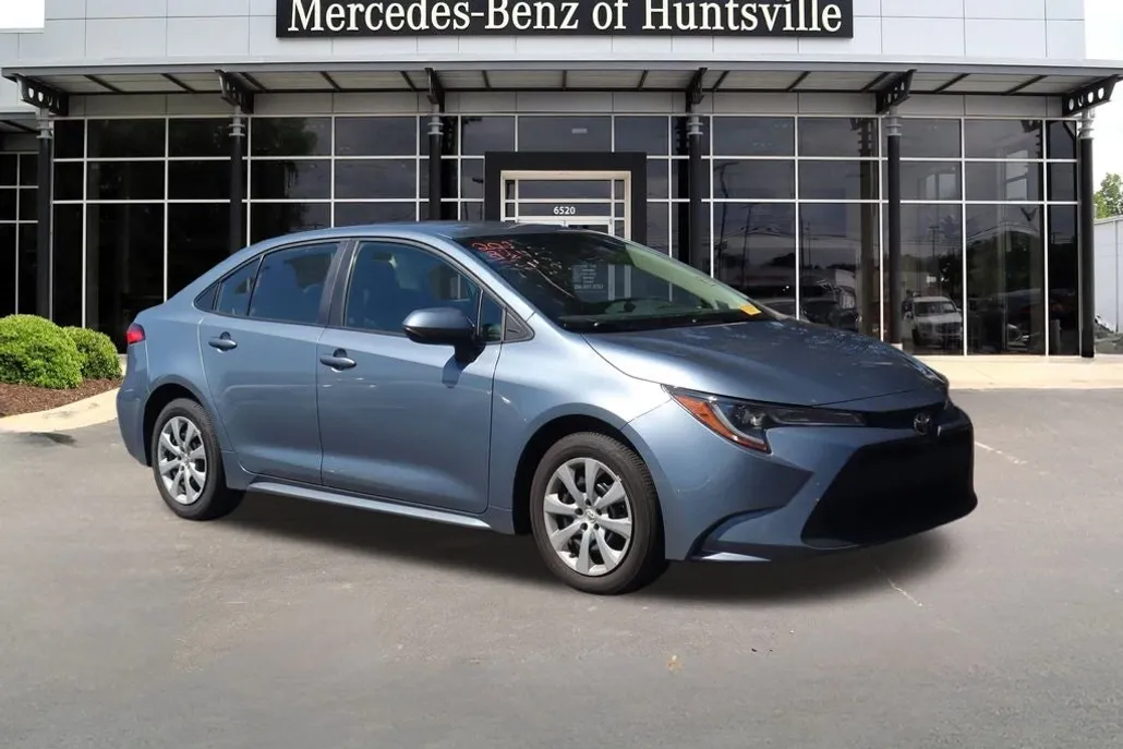 2022 Toyota Corolla LE photo 1