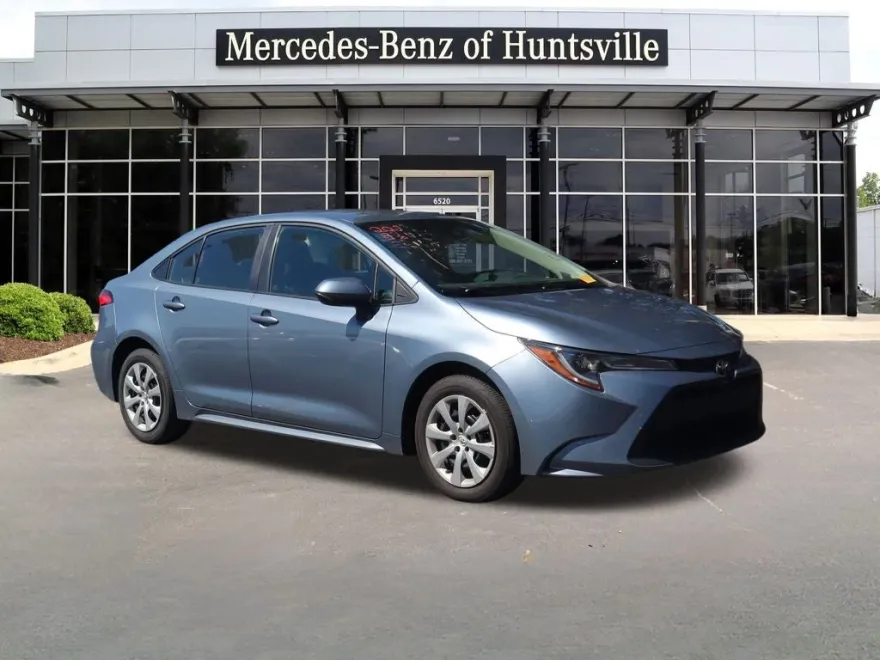 2022 Toyota Corolla LE photo 1