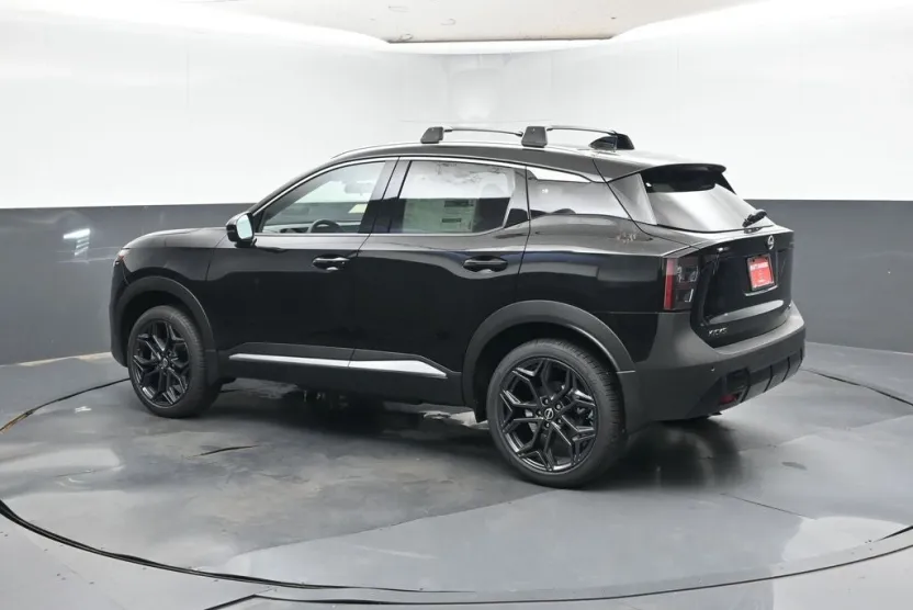 2025 Nissan Kicks SR photo 1