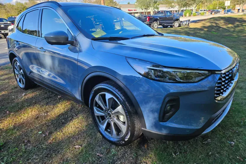 2025 Ford Escape Platinum photo 1