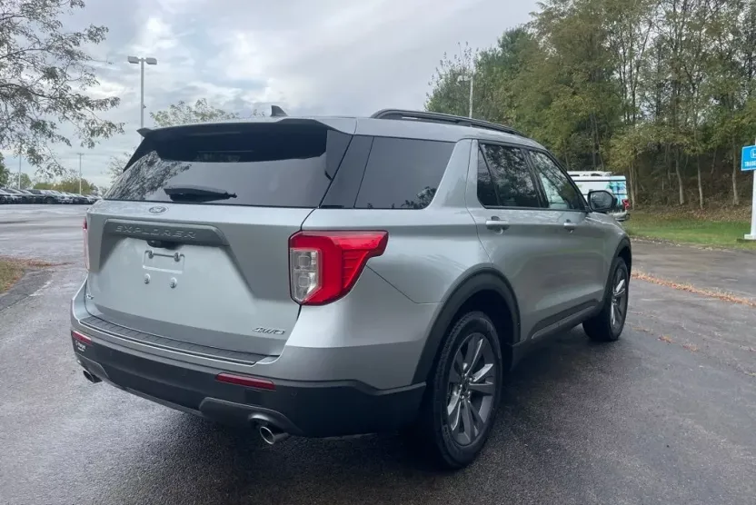 2022 Ford Explorer XLT photo 1