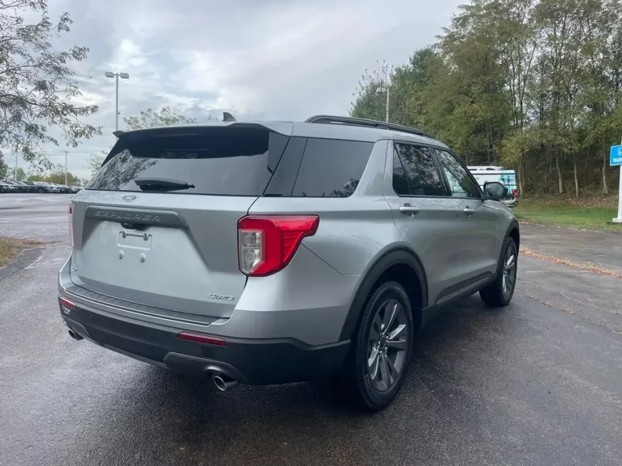 2022 Ford Explorer XLT photo 1