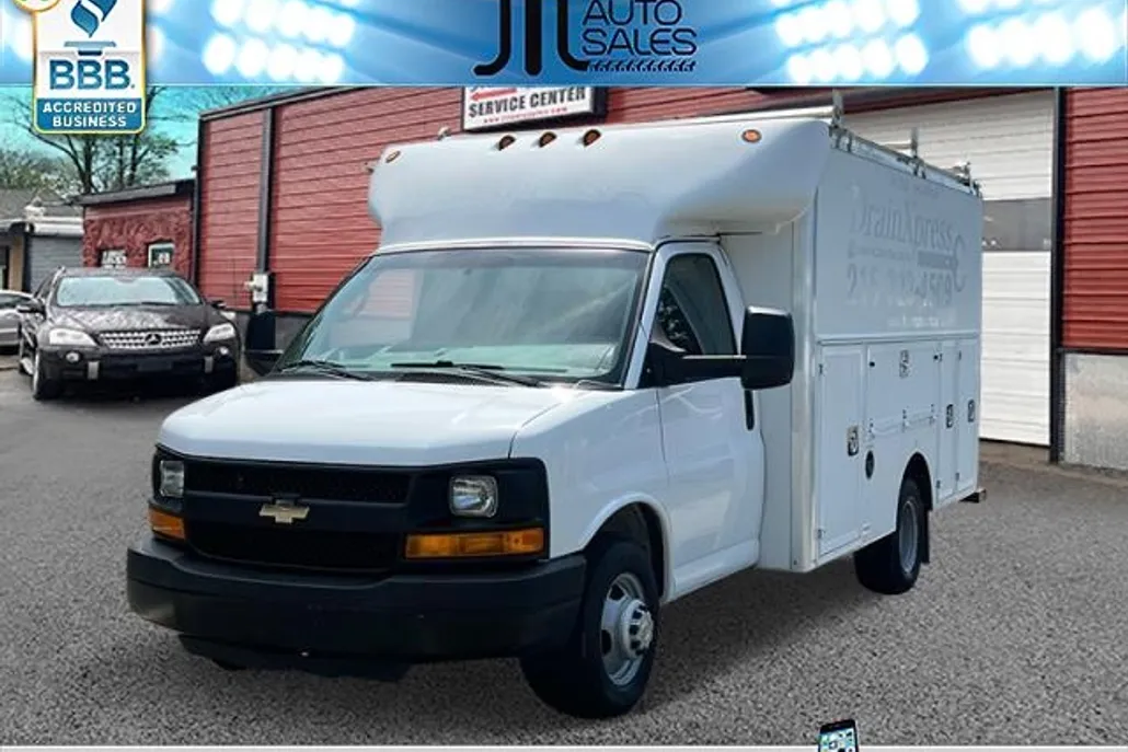 2016 Chevrolet Express Cutaway photo 1
