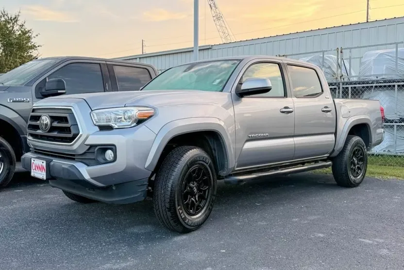 2020 Toyota Tacoma V6 photo 1