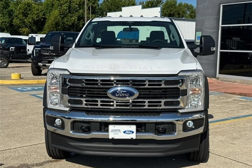 2025 Ford F-600 photo 1