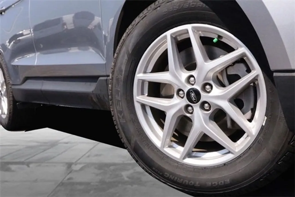 2024 Ford Edge SEL photo 1