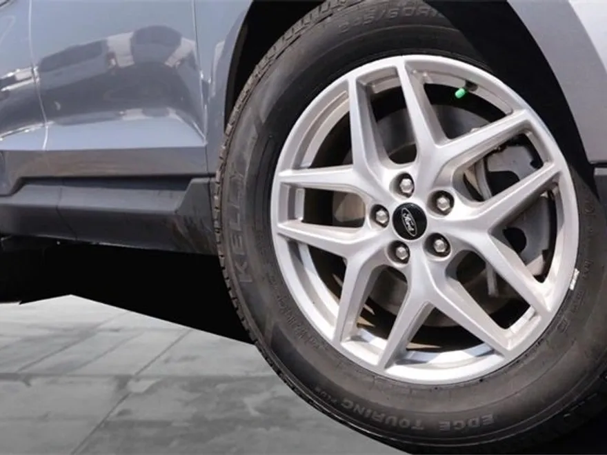 2024 Ford Edge SEL photo 1