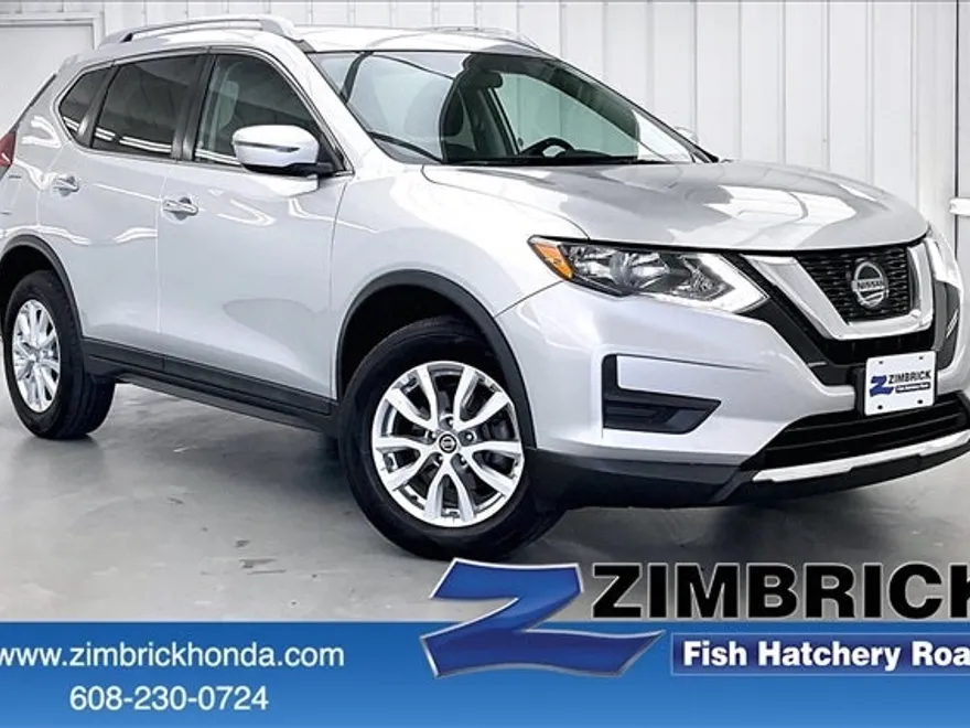 2018 Nissan Rogue SV photo 1