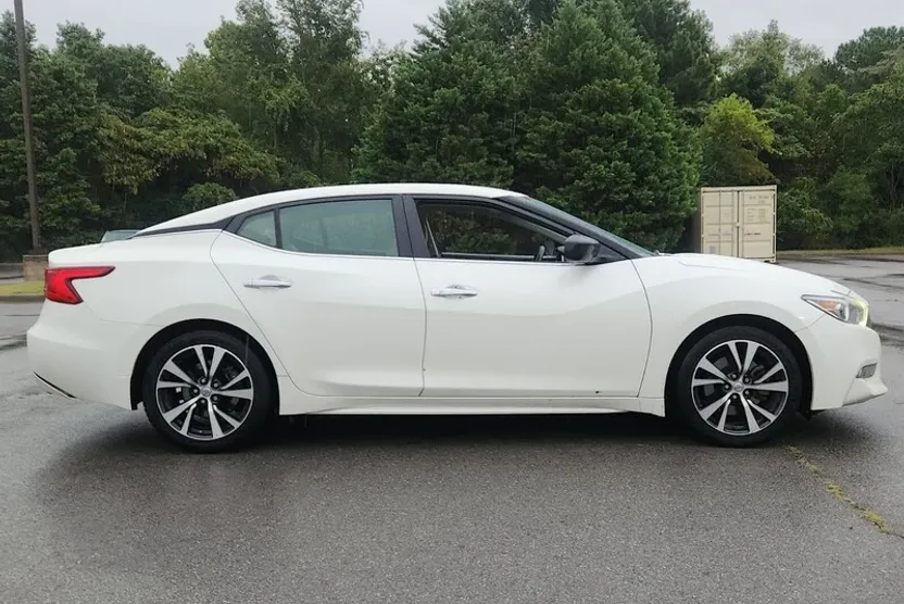 2017 Nissan Maxima S photo 1