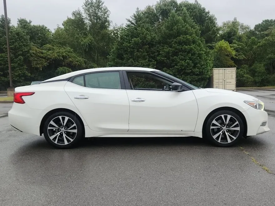 2017 Nissan Maxima S photo 1