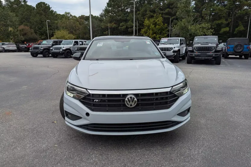 2019 Volkswagen Jetta R-Line photo 1