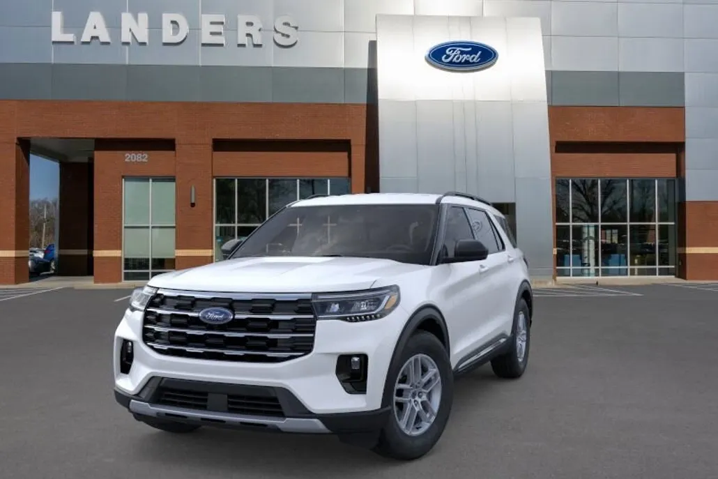 2025 Ford Explorer photo 1