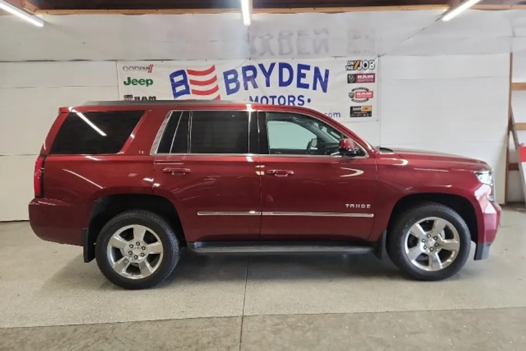 2017 Chevrolet Tahoe LT photo 1