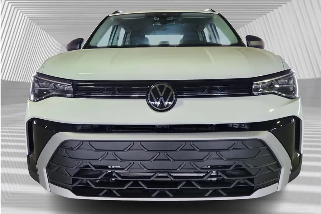 2025 Volkswagen Taos S photo 1