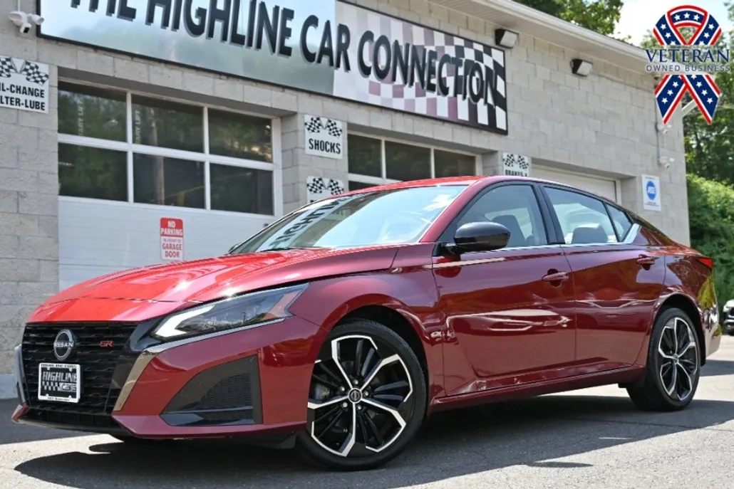 2024 Nissan Altima 2.5 SR photo 1