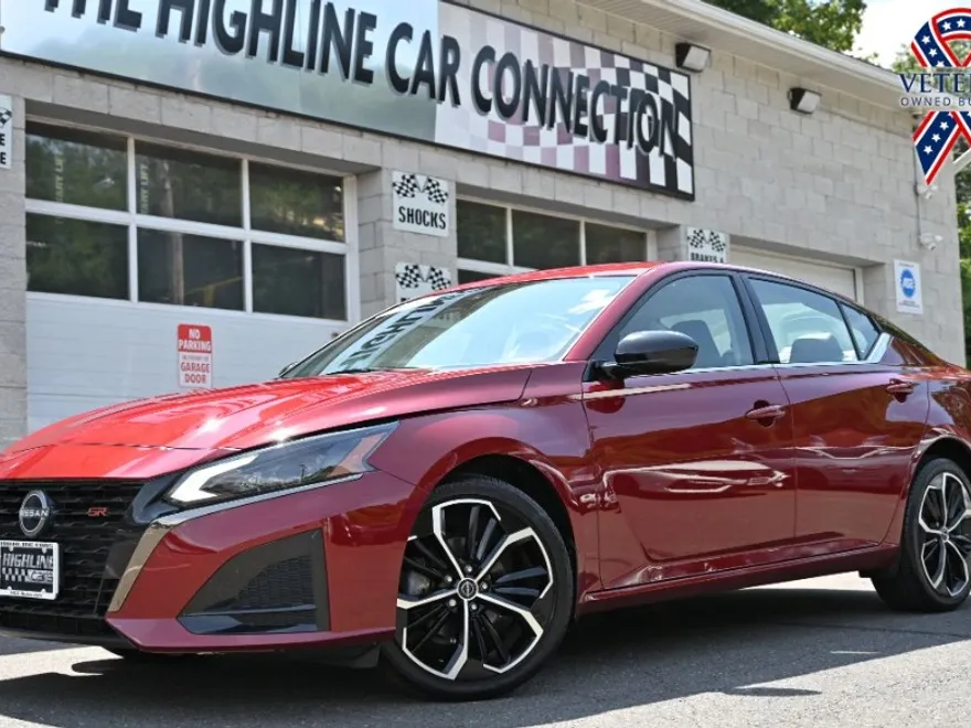 2024 Nissan Altima 2.5 SR photo 1