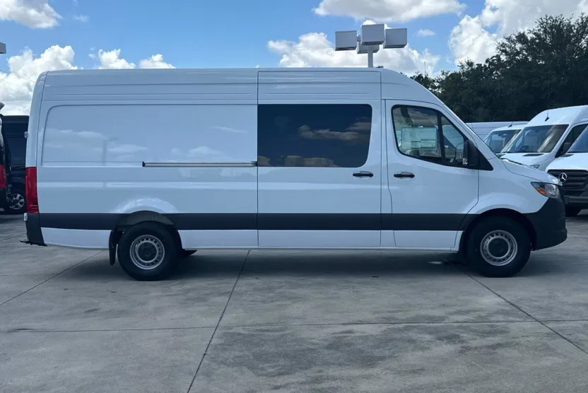 2025 Mercedes Benz Sprinter 2500 photo 1