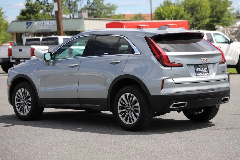 2024 Cadillac XT4 Premium Luxury photo 1