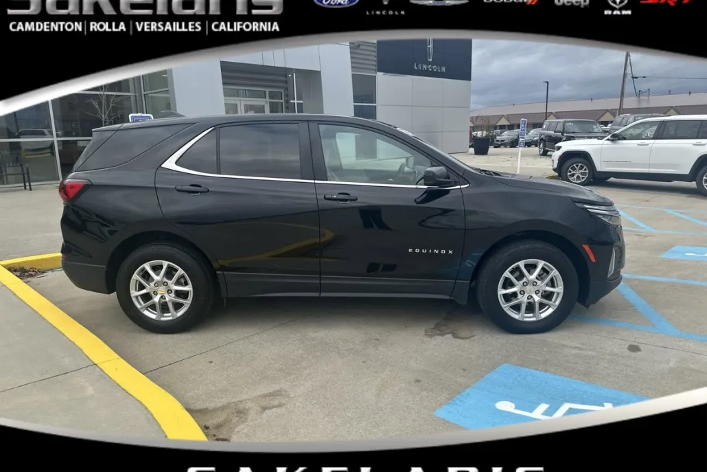 2023 Chevrolet Equinox photo 1