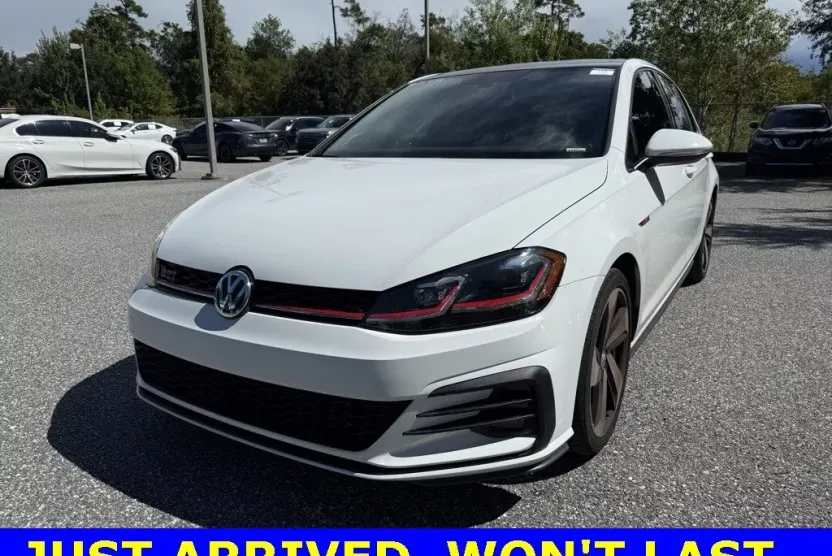 2019 Volkswagen Golf GTI SE photo 1