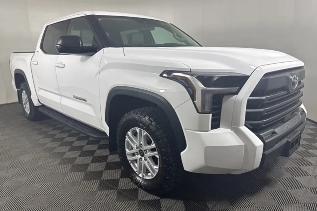 2024 Toyota Tundra SR5 photo 1