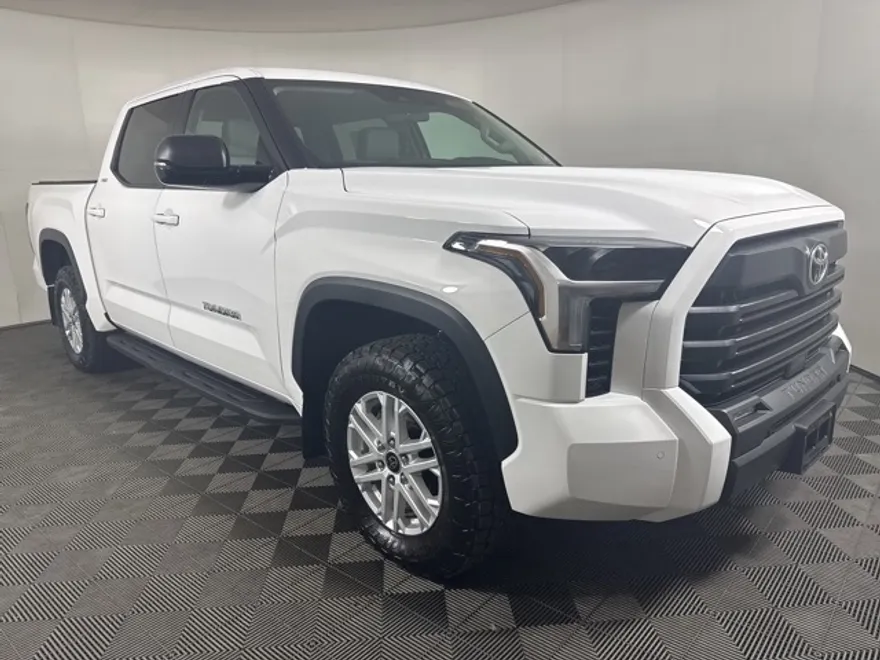 2024 Toyota Tundra SR5 photo 1
