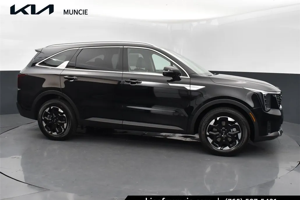 2025 Kia Sorento S photo 1