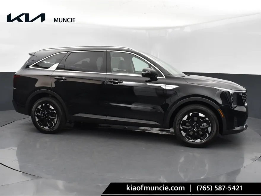 2025 Kia Sorento S photo 1