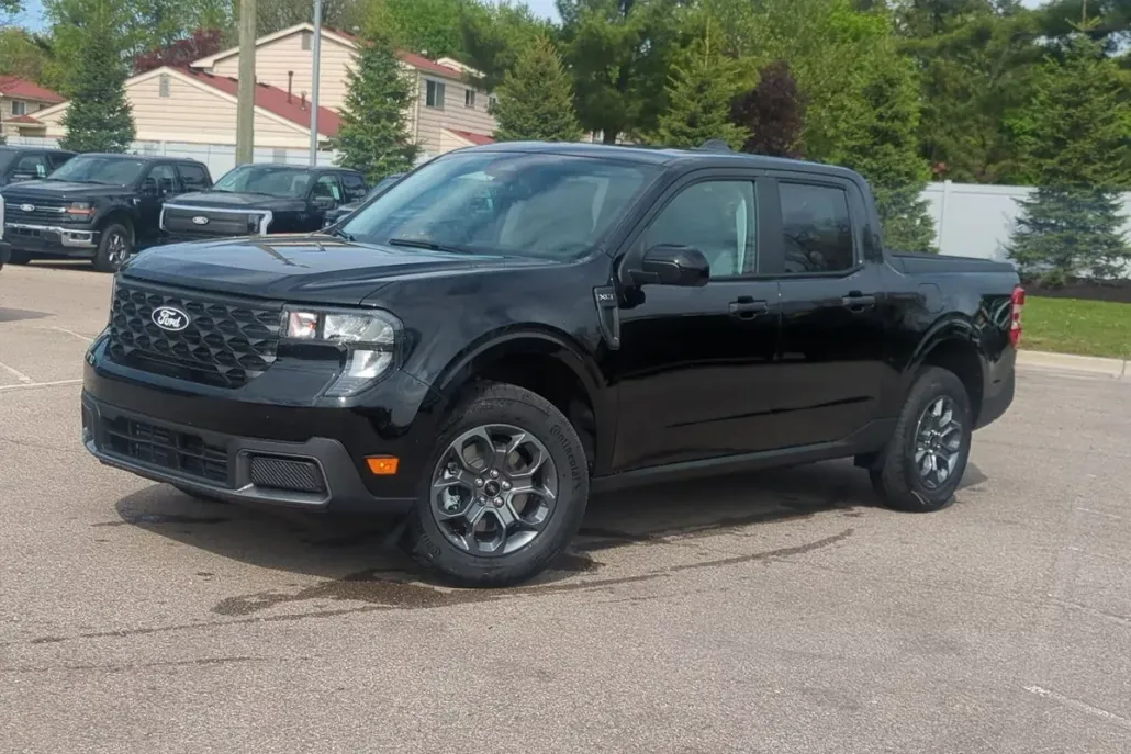 2025 Ford Maverick XLT photo 1
