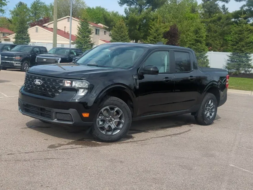 2025 Ford Maverick XLT photo 1