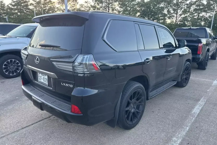2019 Lexus LX 570 Luxury Three-Row photo 1
