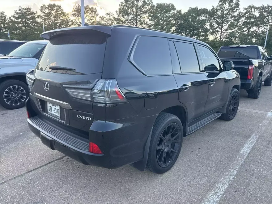 2019 Lexus LX 570 Luxury Three-Row photo 1