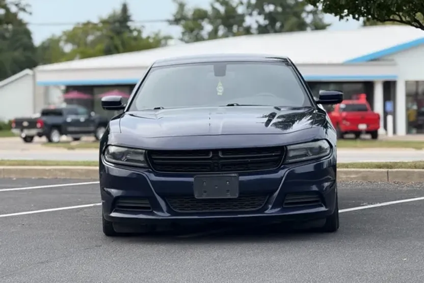 2016 Dodge Charger SE photo 1