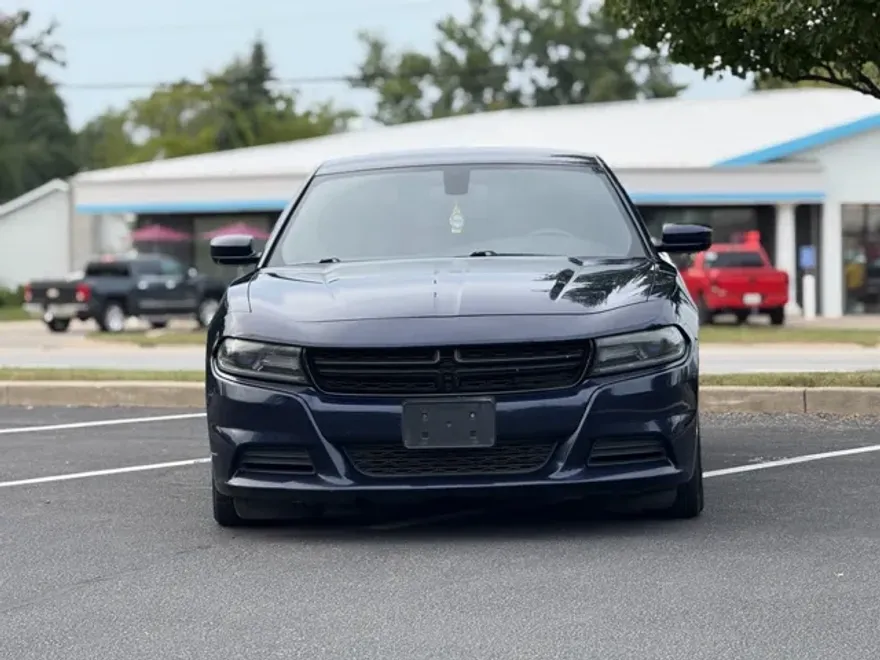 2016 Dodge Charger SE photo 1