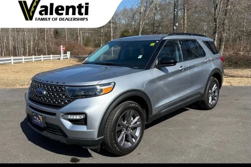 2022 Ford Explorer XLT photo 1