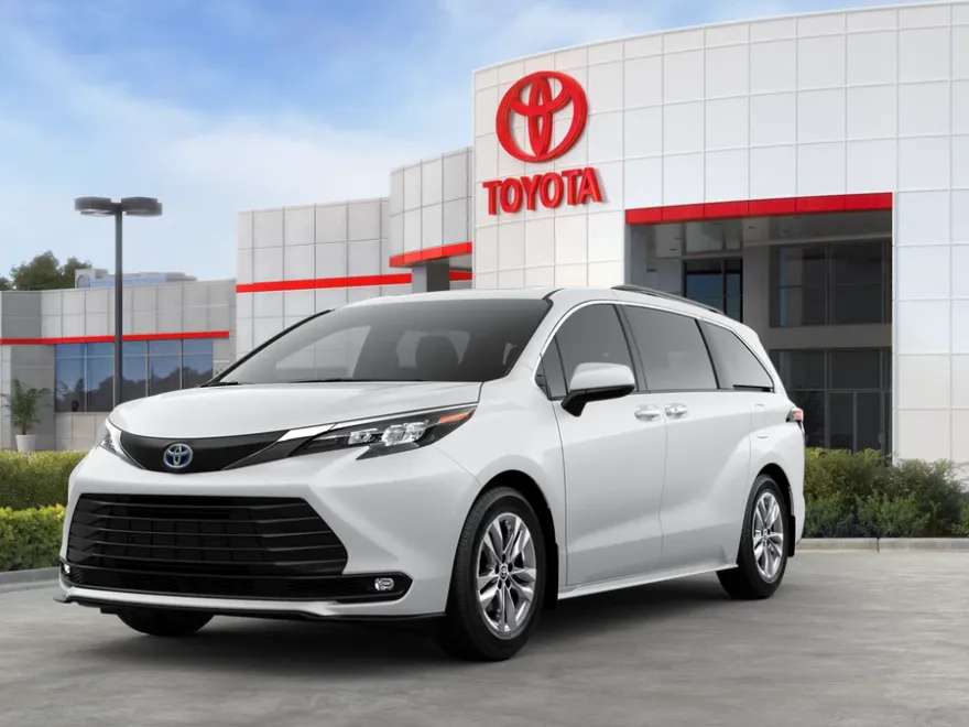 2025 Toyota Sienna XLE photo 1