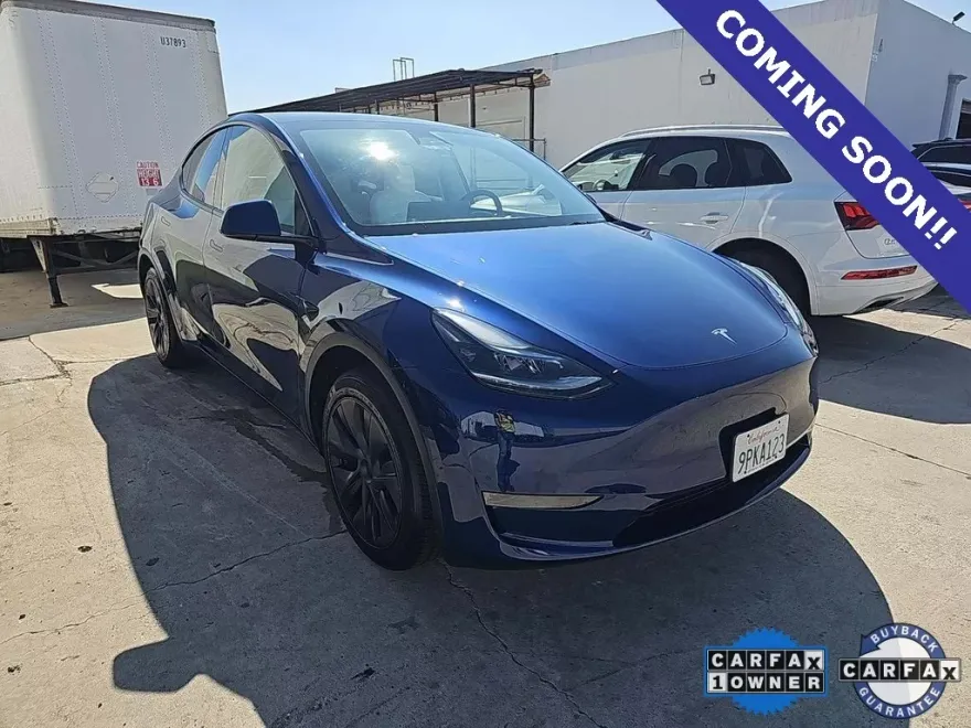 2024 Tesla Model Y Long Range photo 1