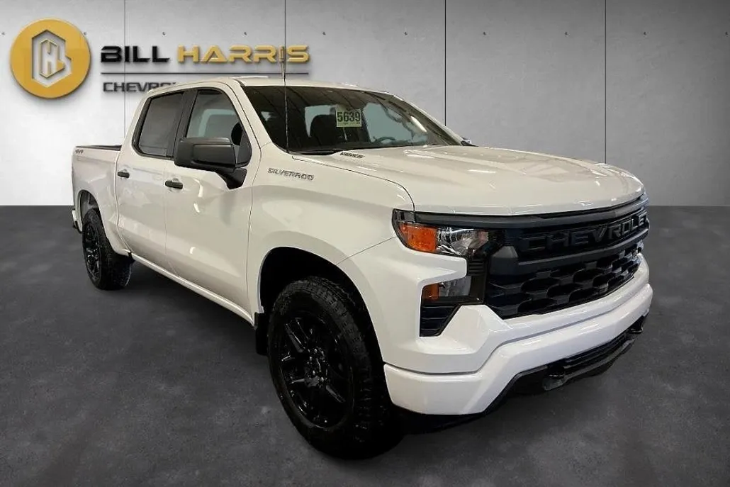 2026 Chevrolet Silverado Custom photo 1