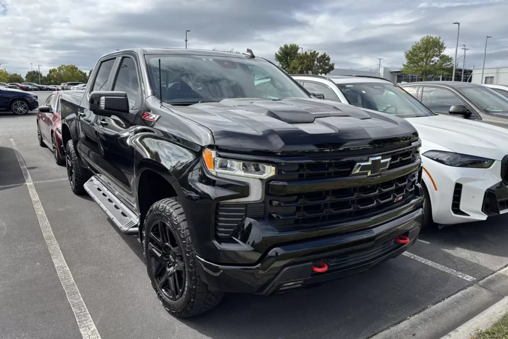 2023 Chevrolet Silverado Trail Boss LT photo 1